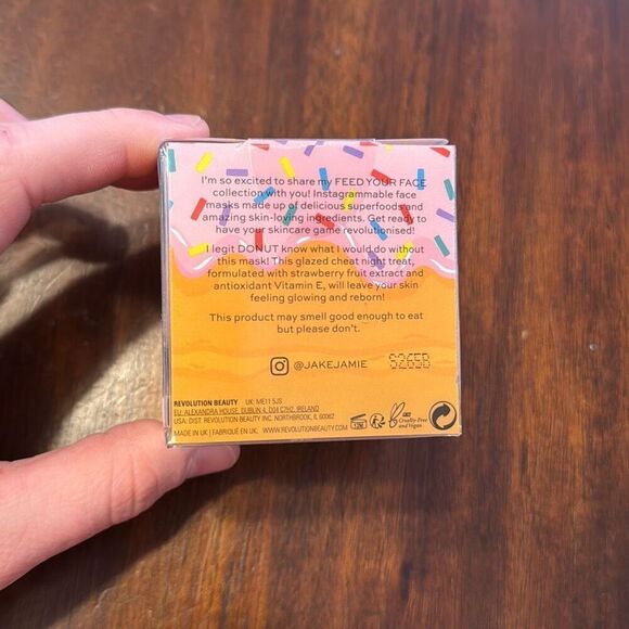 Revolution Skincare Facial Mask + Makeup Remover + Primer Spray + Glow Mist - Picture 5 of 9